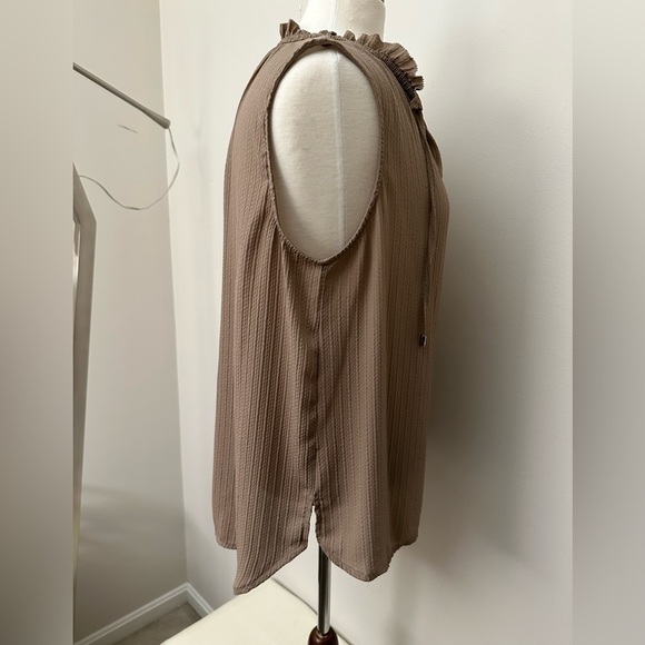 Apt 9 top GUC - Picture 3 of 5